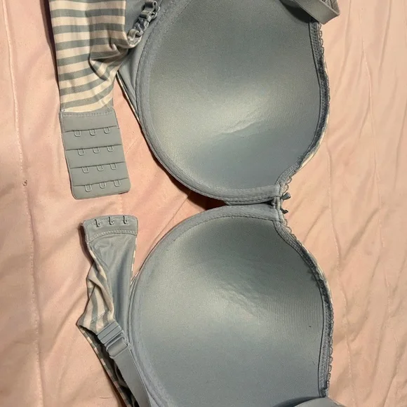 Victoria's Secret Classic Pin Stripe Blue and White Body by Victoria 38D Bra - Picture 5 of 5